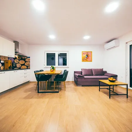 House Vinaria Apartamento Zgornja Loznica